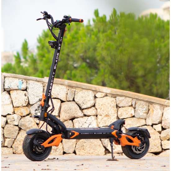 Monopattino elettrico TEVERUN BLADE GT II visto di tre quarti