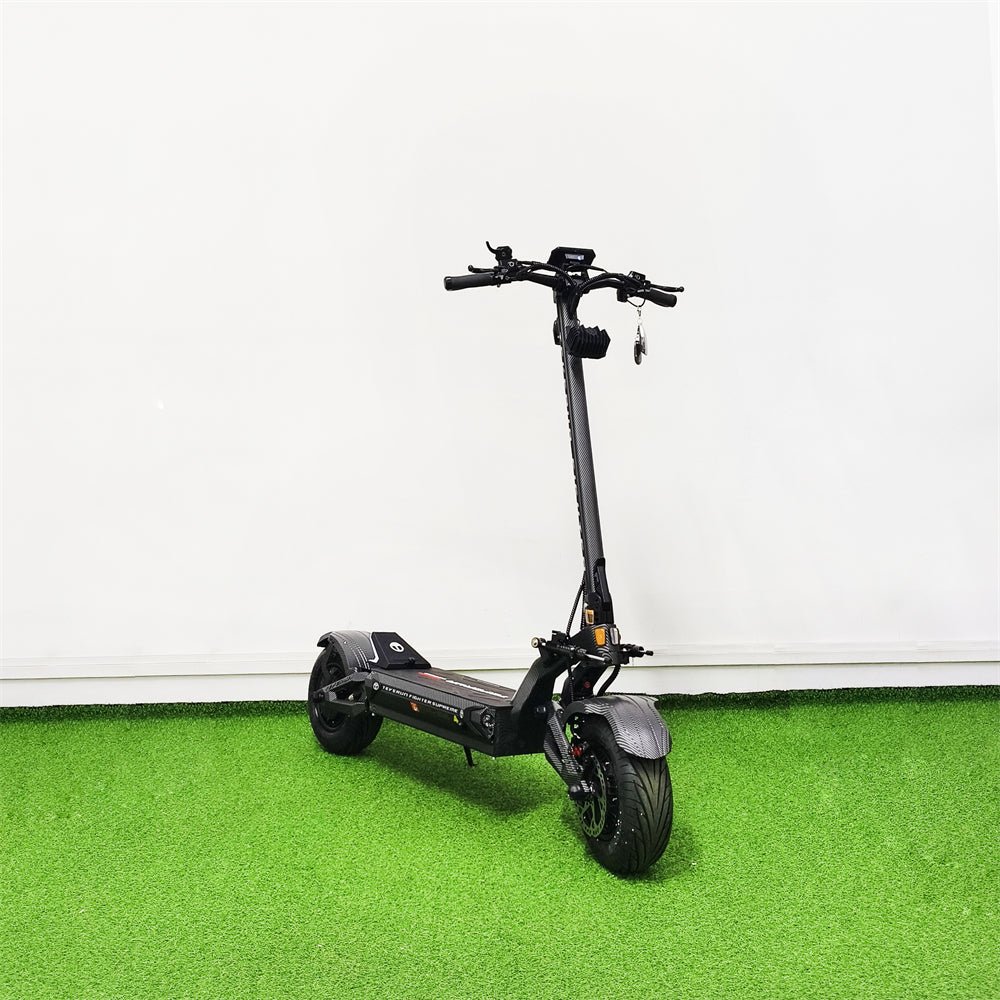 Monopattino elettrico TEVERUN FIGHTER SUPREME 7260R V4 visto di tre quarti