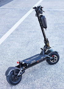 Monopattino elettrico TEVERUN FIGHTER SUPREME 7260R V4 visto di tre quarti