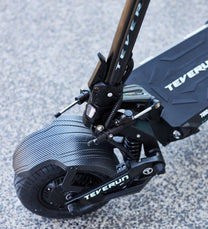 Ruota anteriore e forcella del TEVERUN FIGHTER SUPREME 7260R V4