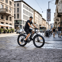 Uomo alla guida della fat bike elettrica VARUN M26-2 Plus in colore nero in città