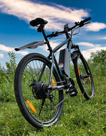 Mountain bike elettrica VARUN M27-1 Pro vista di tre quarti da dietro in colore blu dal basso