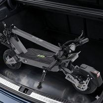 Monopattino elettrico VIPCOO VS9 piegato nel bagagliaio