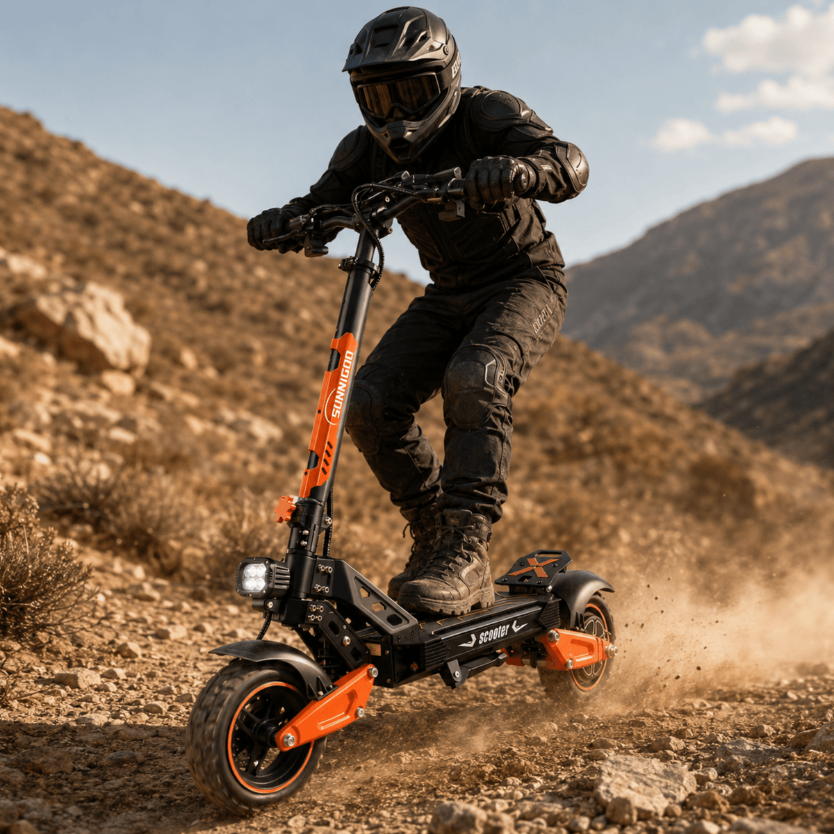 Persona alla guida del monopattino elettrico Wheely ES-X2 Max in montagna
