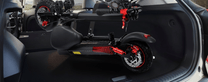 Monopattino elettrico Wheely J01 piegato nel bagagliaio