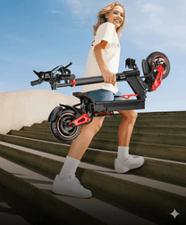 Donna alla guida del monopattino elettrico Wheely J15 Max
