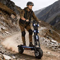 Uomo alla guida del monopattino elettrico Wheely X13 in montagna