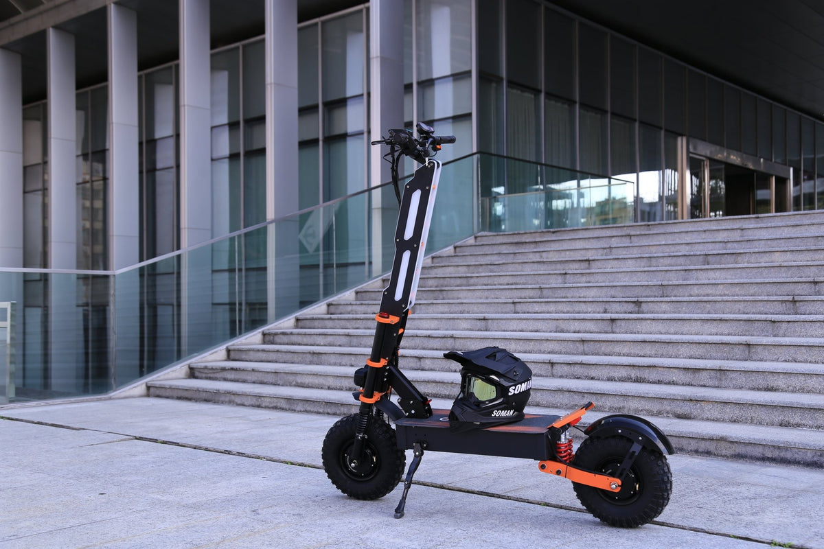 Monopattino elettrico Wheely X8P visto di lato in città