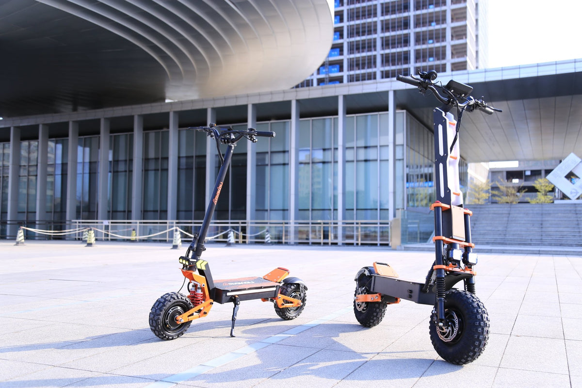Monopattino elettrico Wheely X8P visto di tre quarti in città