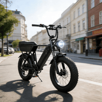 Fat bike elettrica YANGOR Y20 vista di tre quarti da dietro in colore nero in una strada