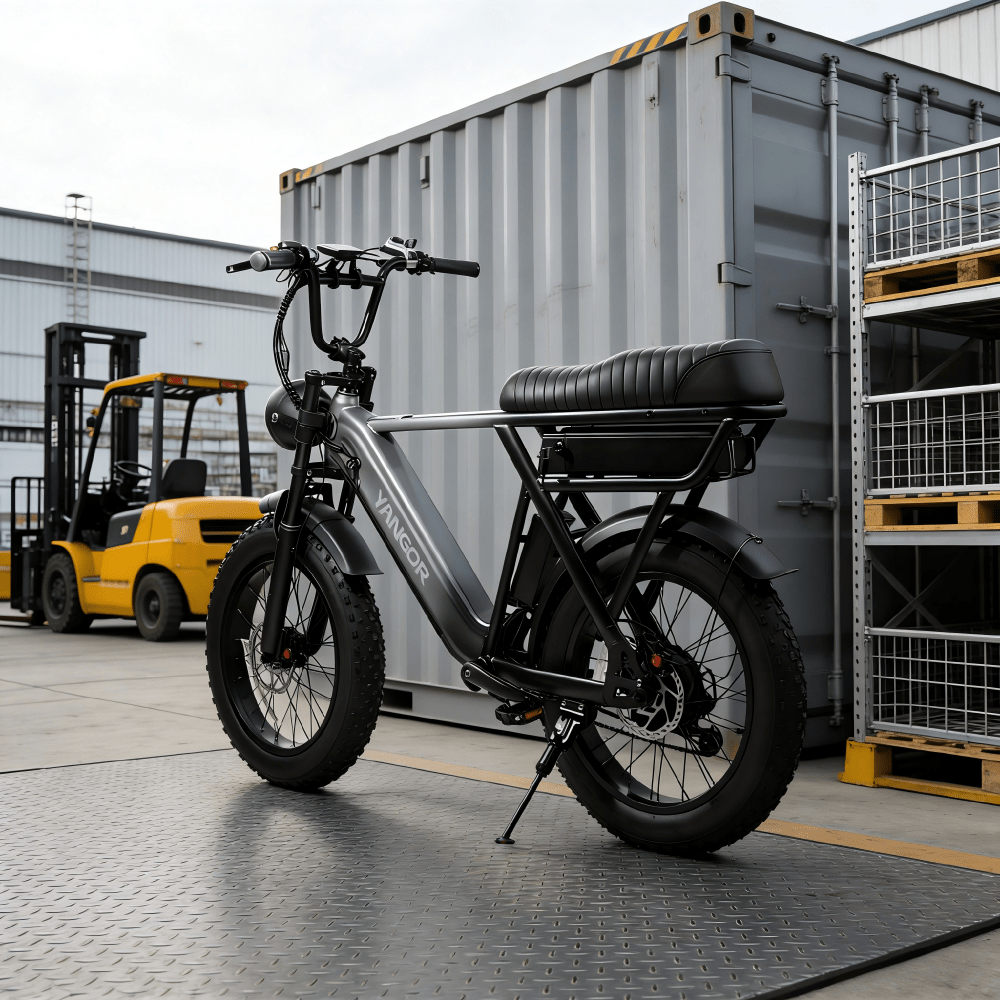 Fat bike elettrica YANGOR Y20 Pro vista di tre quarti in colore nero su strada